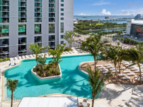 Modern 29th-Floor in Downtown City Views, Pool, and Gym Access
